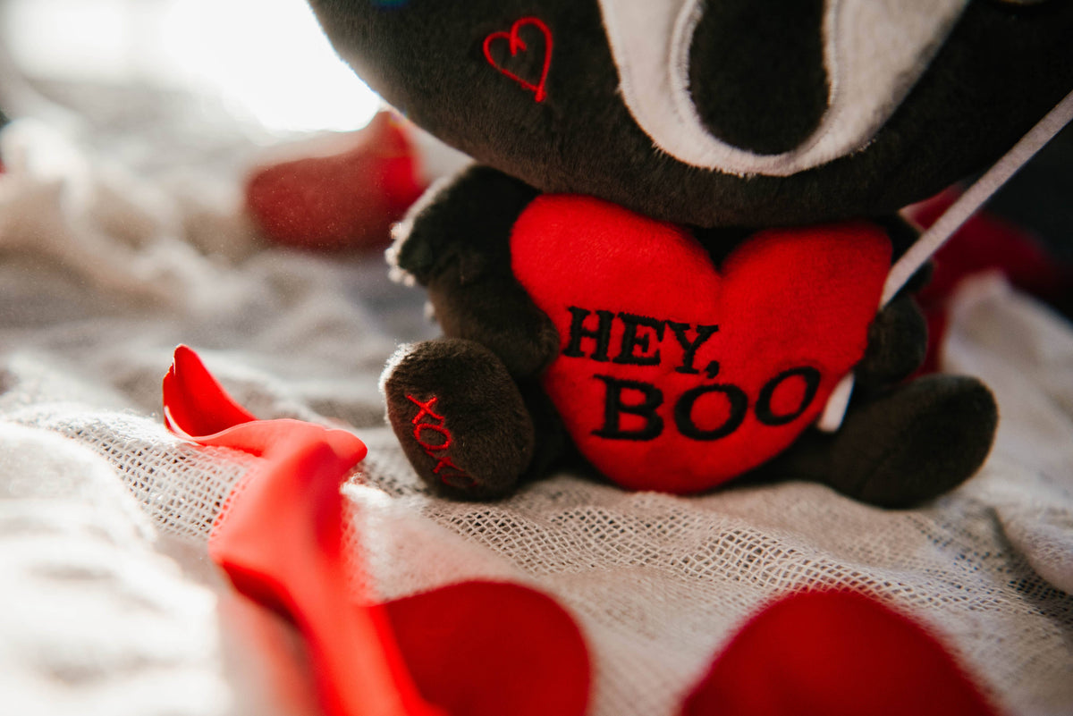 Title
Ghostface-Inspired Horror Plush “Hey, Boo” –  Funny Halloween Gift