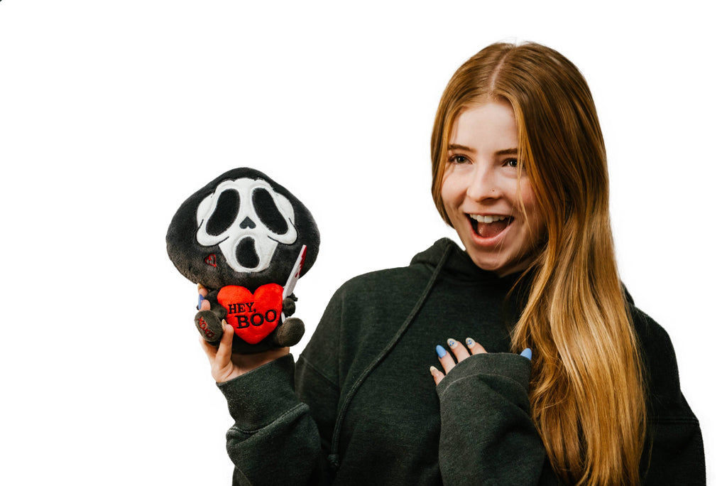 Title
Ghostface-Inspired Horror Plush “Hey, Boo” –  Funny Halloween Gift